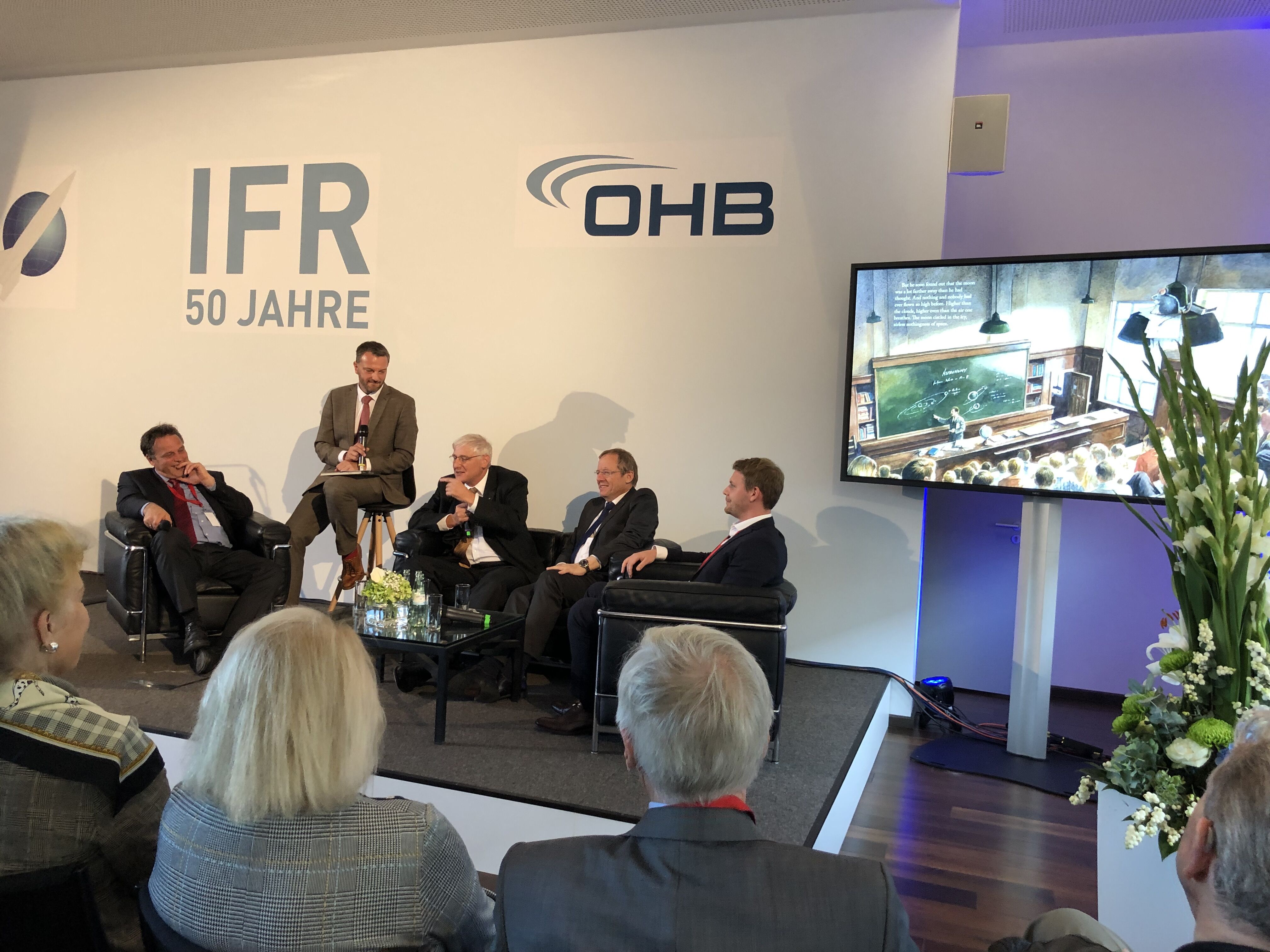 Podiumsdiskussion mit Prof. Kirchner, C. Borowy, Prof. Dittus, Prof. Wörner und D. Metzler (v.l.n.r.) bei der 50. Jahrestagung des IFR